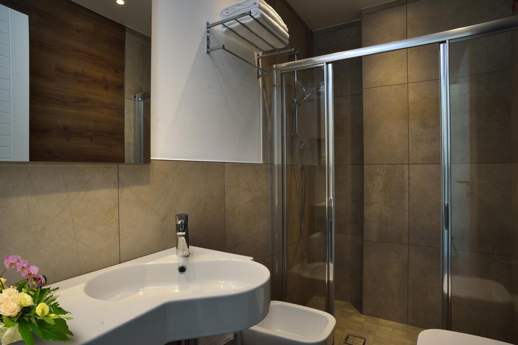 Embassy Hotel & Spa Cattolica Esterno foto