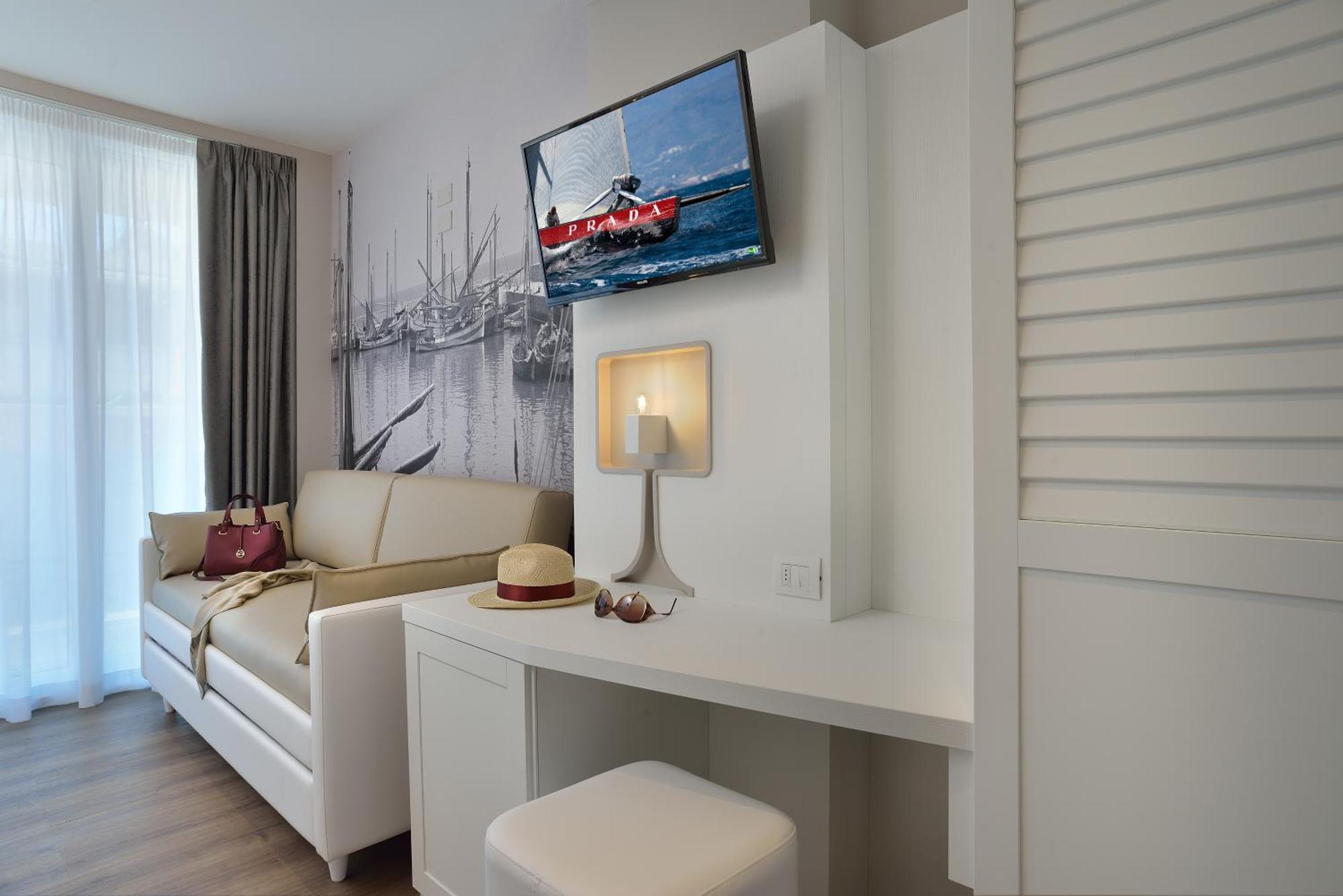 Embassy Hotel & Spa Cattolica Esterno foto