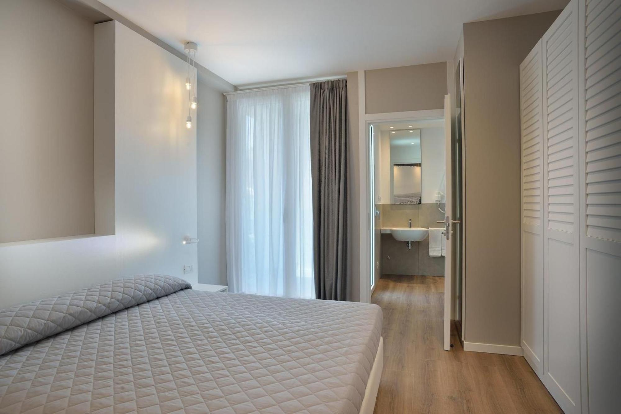Embassy Hotel & Spa Cattolica Esterno foto