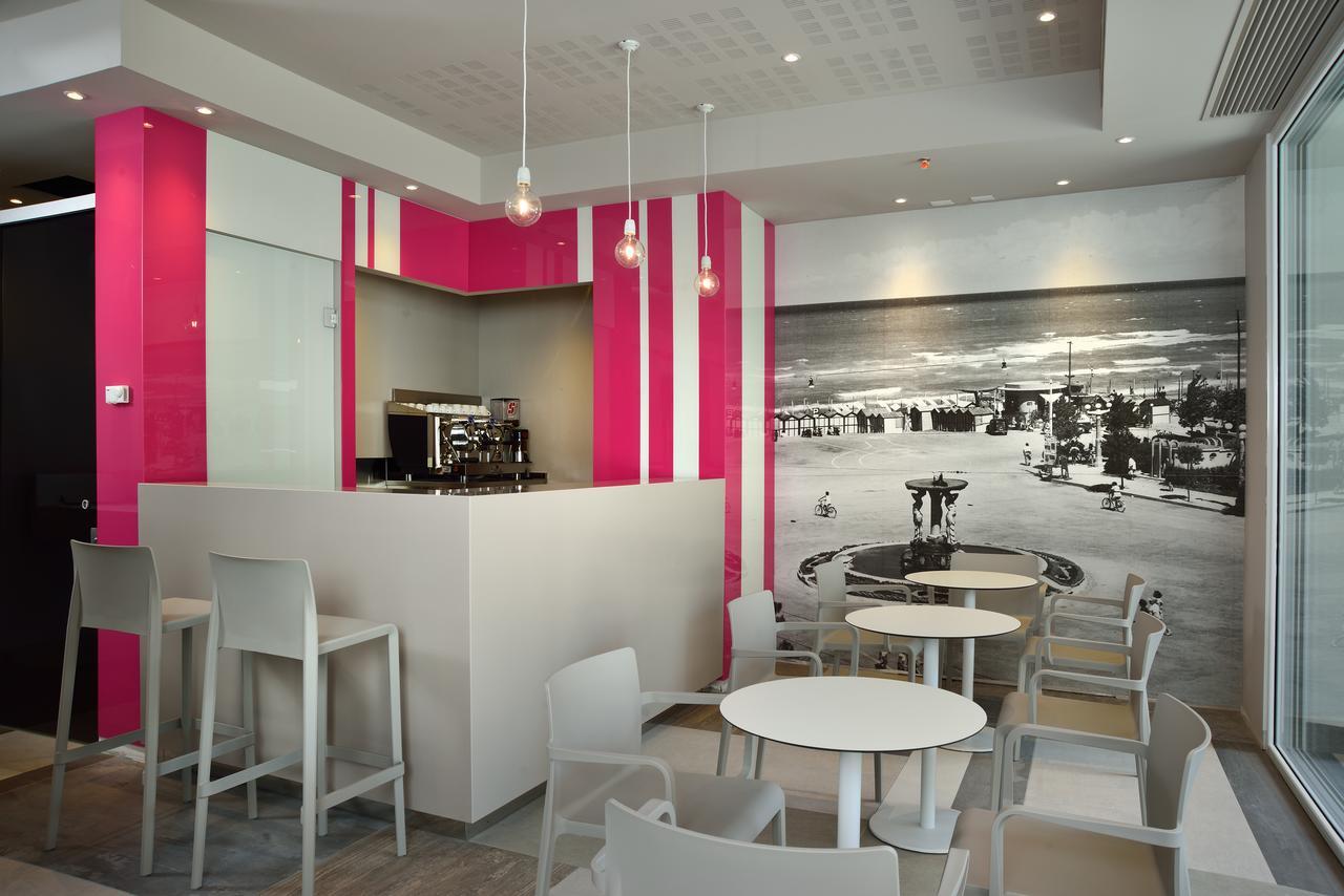 Embassy Hotel & Spa Cattolica Esterno foto