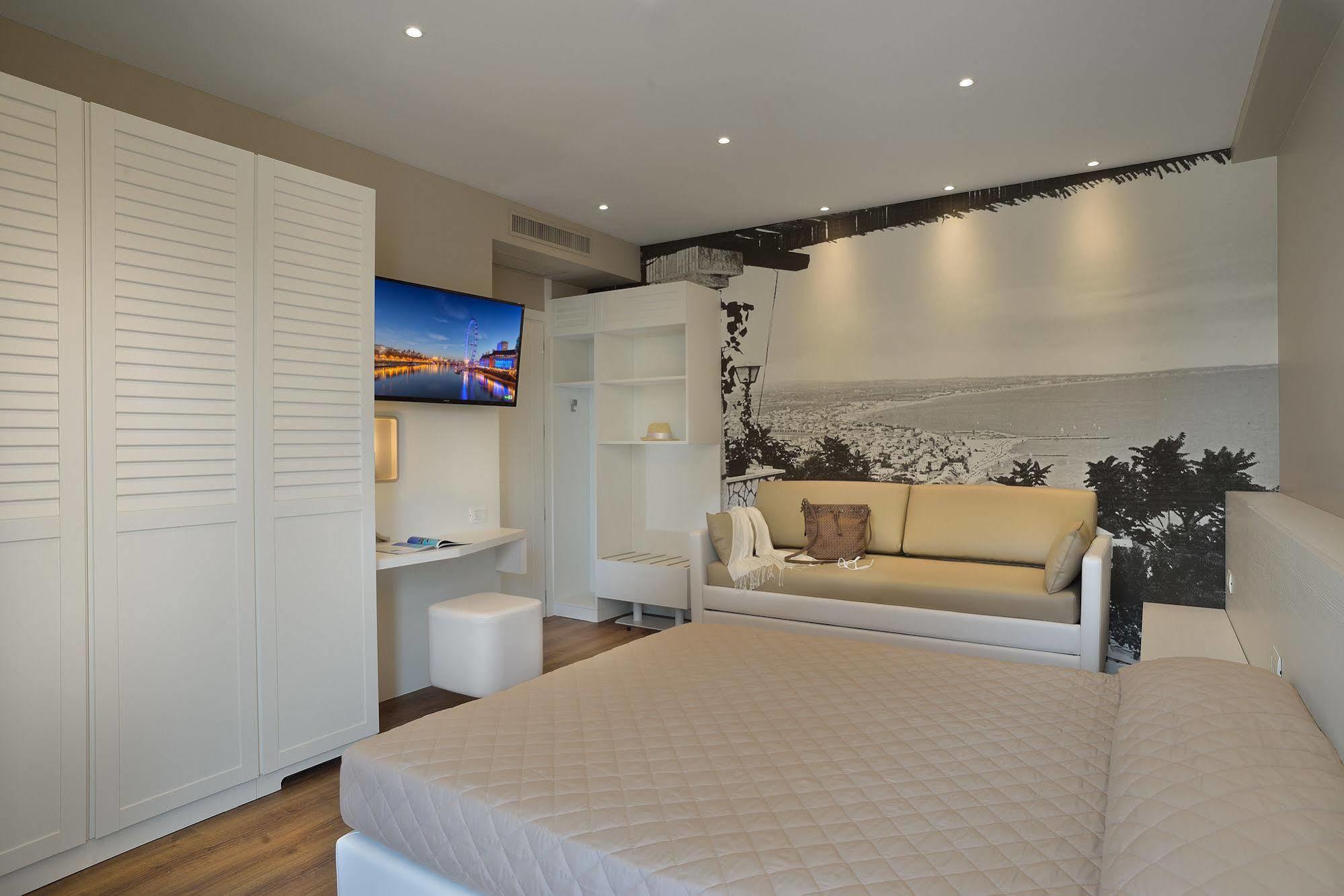 Embassy Hotel & Spa Cattolica Esterno foto