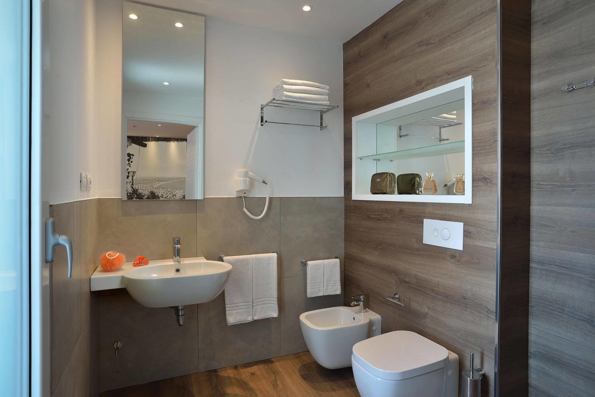 Embassy Hotel & Spa Cattolica Esterno foto