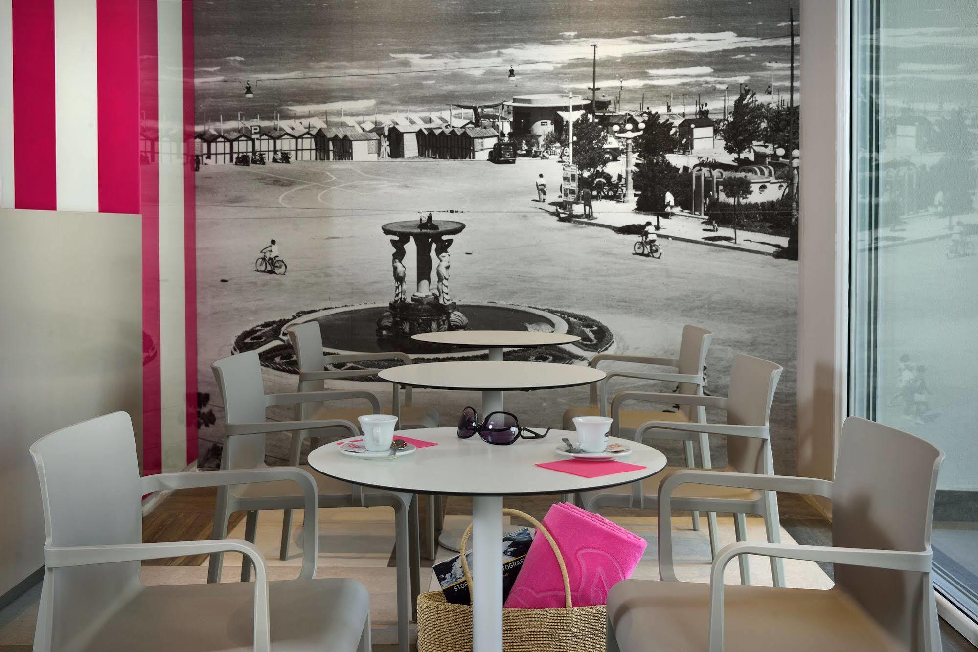 Embassy Hotel & Spa Cattolica Esterno foto
