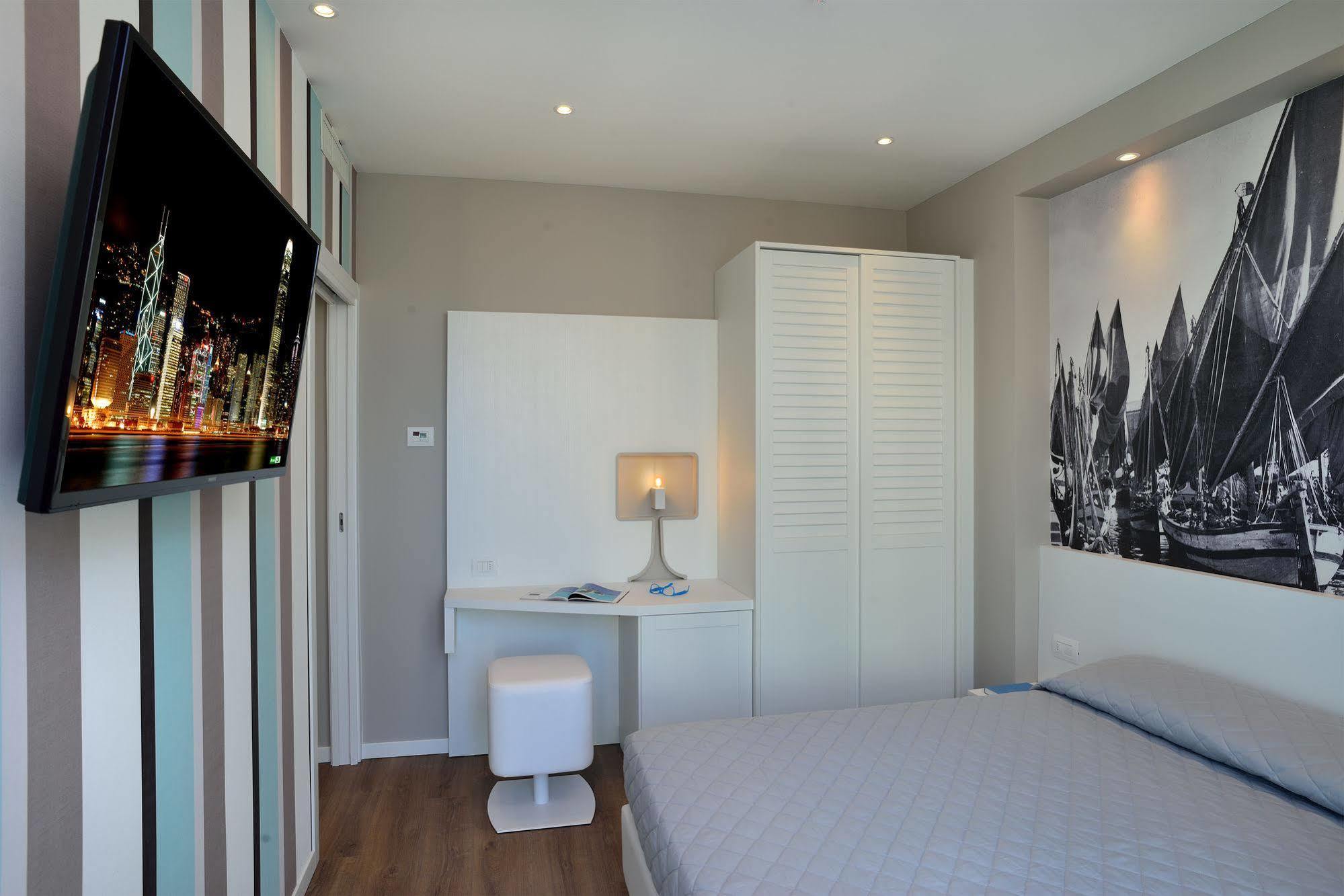 Embassy Hotel & Spa Cattolica Esterno foto