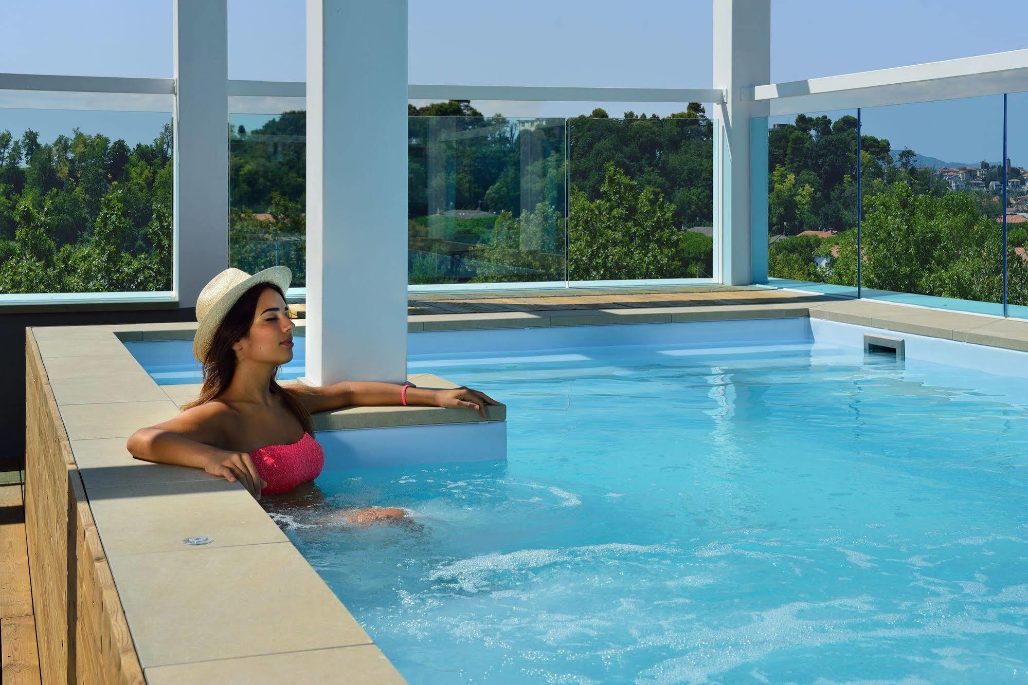 Embassy Hotel & Spa Cattolica Esterno foto