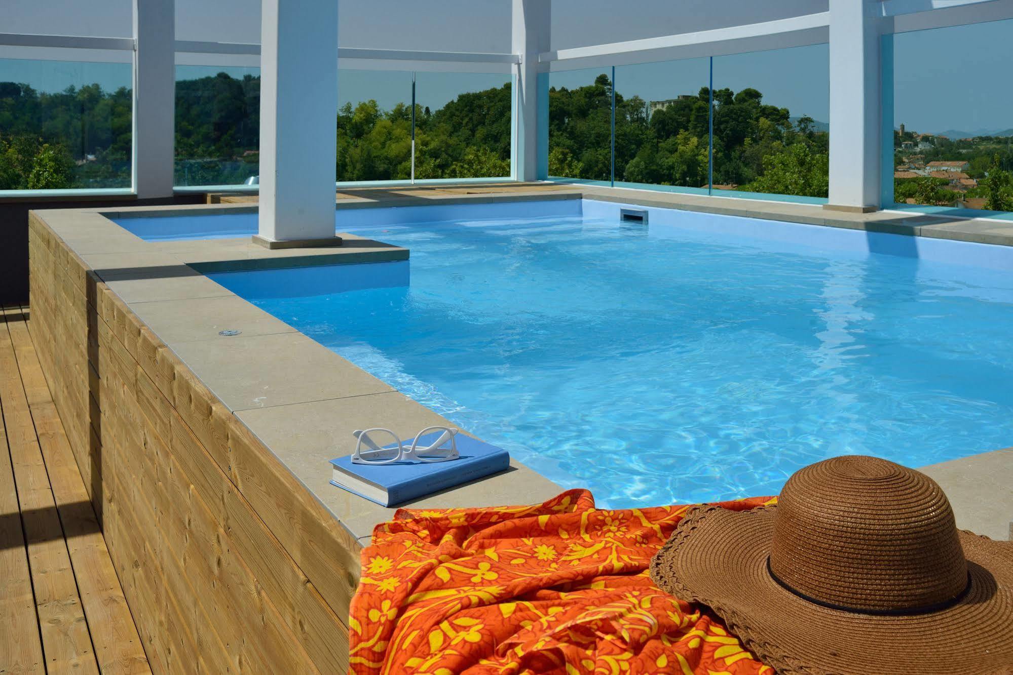 Embassy Hotel & Spa Cattolica Esterno foto