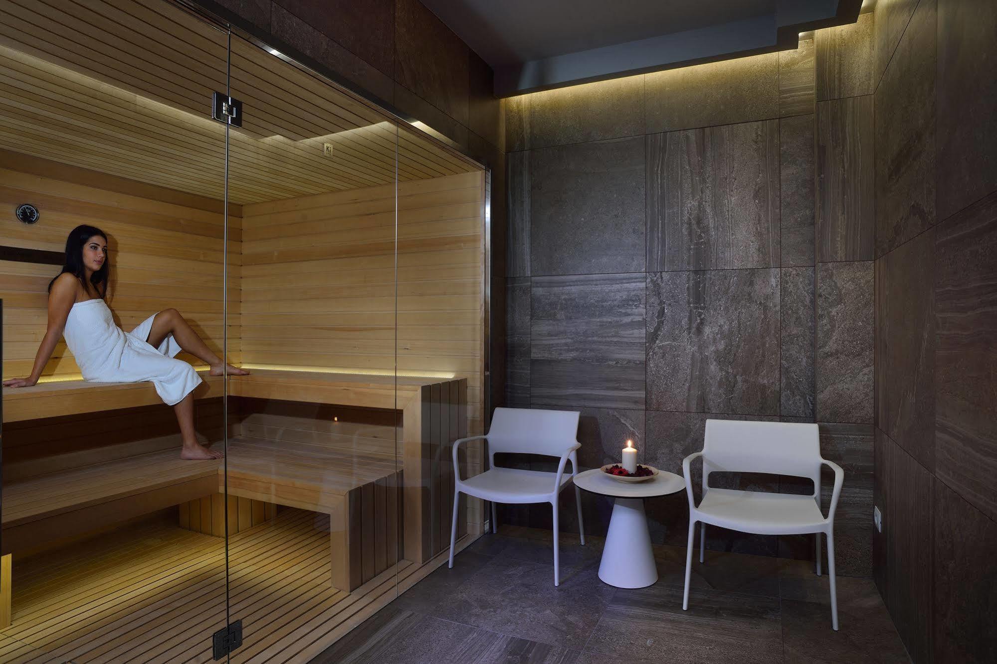 Embassy Hotel & Spa Cattolica Esterno foto