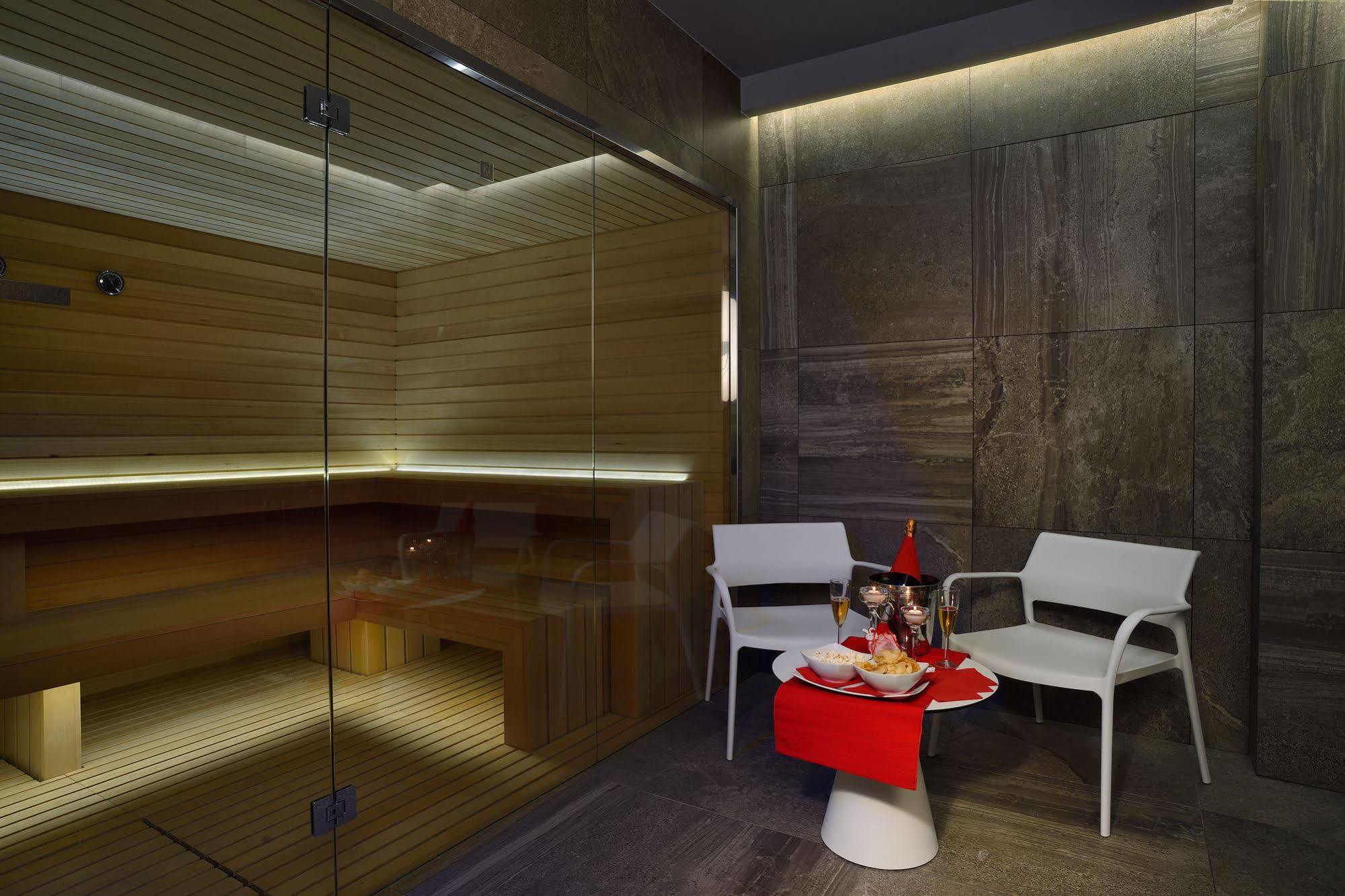 Embassy Hotel & Spa Cattolica Esterno foto