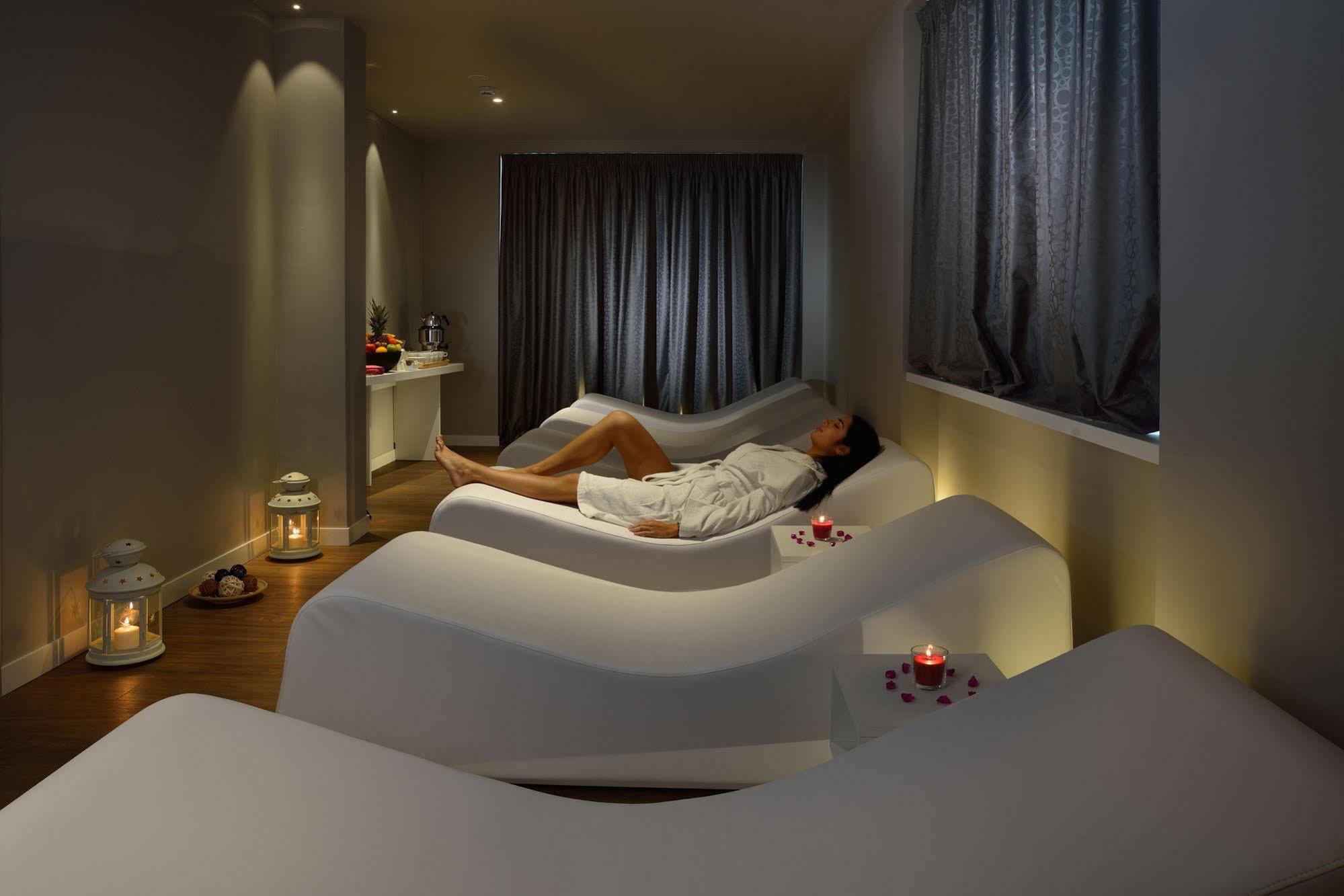 Embassy Hotel & Spa Cattolica Esterno foto